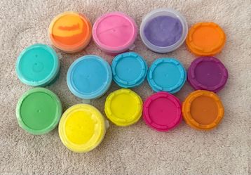 Fluffy stretchy bouncy colored putty