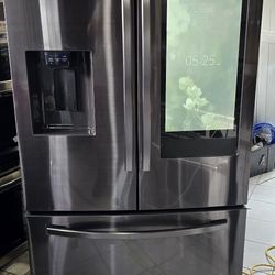 SAMSUNG FAMILY HUB REFRIGERATOR FRENCH DOOR BLACK STAINLESS, NOT SCRATCH NO DENT LIKE NEW