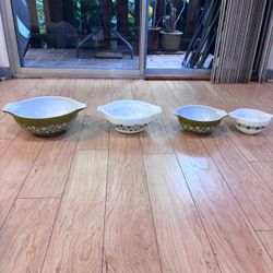 Pyrex Spring Blossom Crazy Daisy Cinderella Nesting Bowls 441-444 Set of 4 VTG