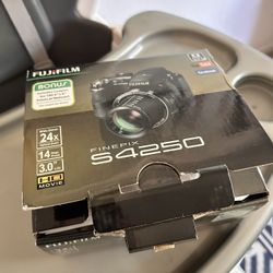 Digital Camera (Madera)