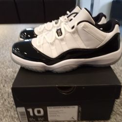 DS Nike Air Jordan XI 11 Concord Low Sz. 10