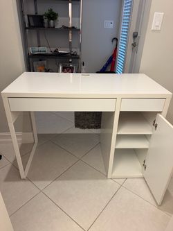 IKEA desk model- MICKE in white