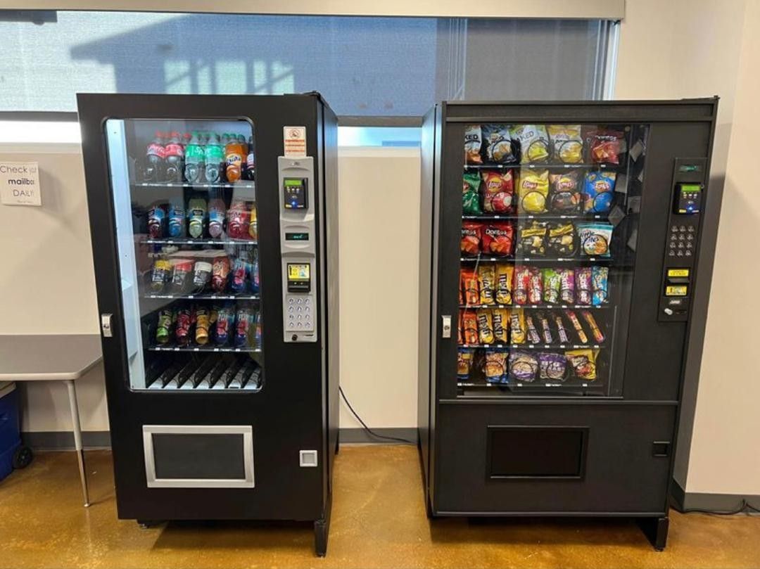 COMBO VENDING MACHINE WITH CREDIT CARD READER