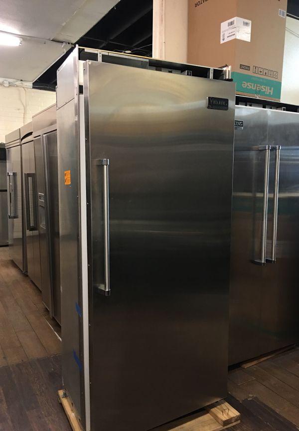 Viking Professional 36” Built In Refrigerator for Sale in Long Beach