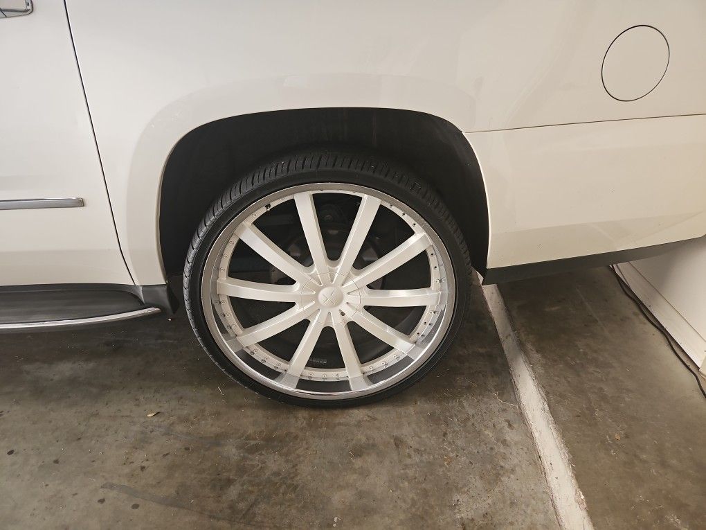28 Inch Custom Painted Wheels & Tires