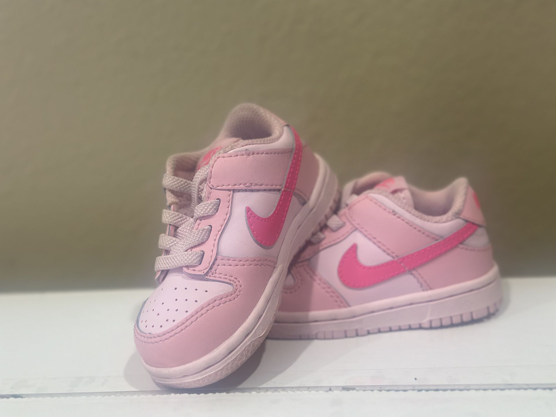 Nike Toddler Shoe  Size 5 Pink 