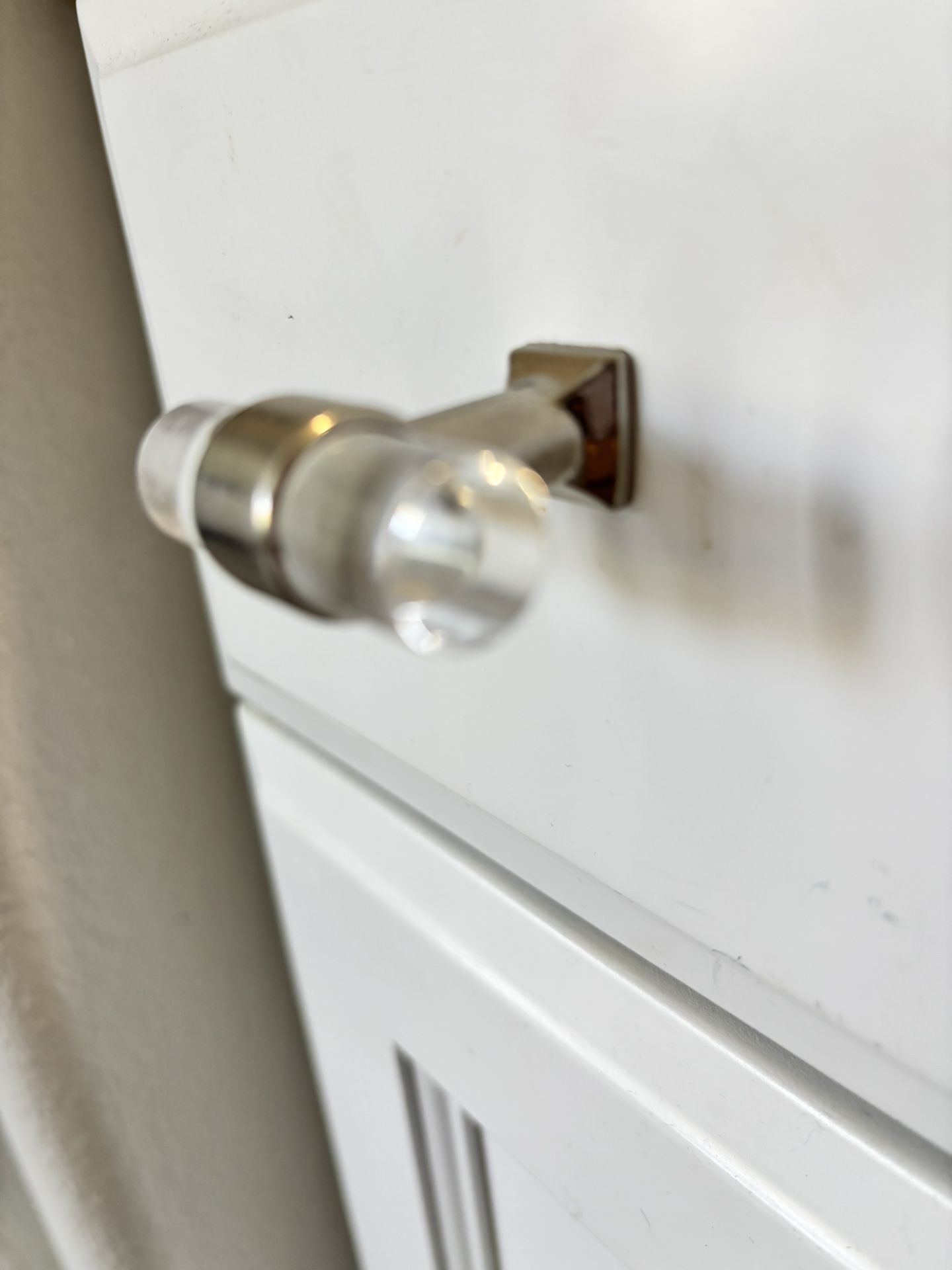 Cabinets Hardware/ 8 Pulls & 10 Knobs