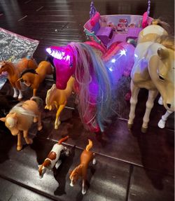 Horse figurines and toy accessories