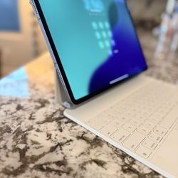 iPad Air 13” (M3) + Apple Magic Keyboard – Excellent Condition! Latest Model • 128GB • Cellular • Perfect for Work & Travel