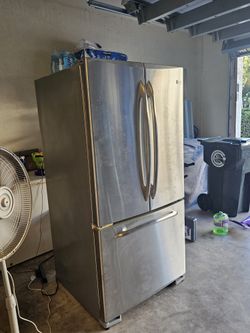 Refrigerator General Electric Stainless steel