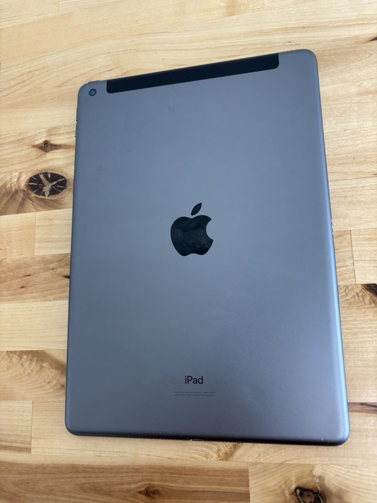 Like New Unlocked iPad 9th Generation 64GB WiFi + Cellular. 