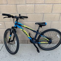Giant Mountain Bike – Shimano Gears – Ready to Ride – Great Condition