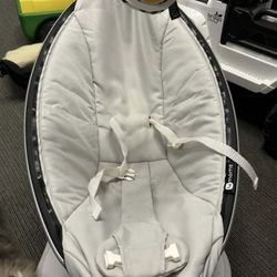 4 Moms Motorized Baby Swing 