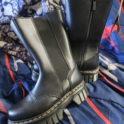  Dr. Martens Audrick Chelsea Boots