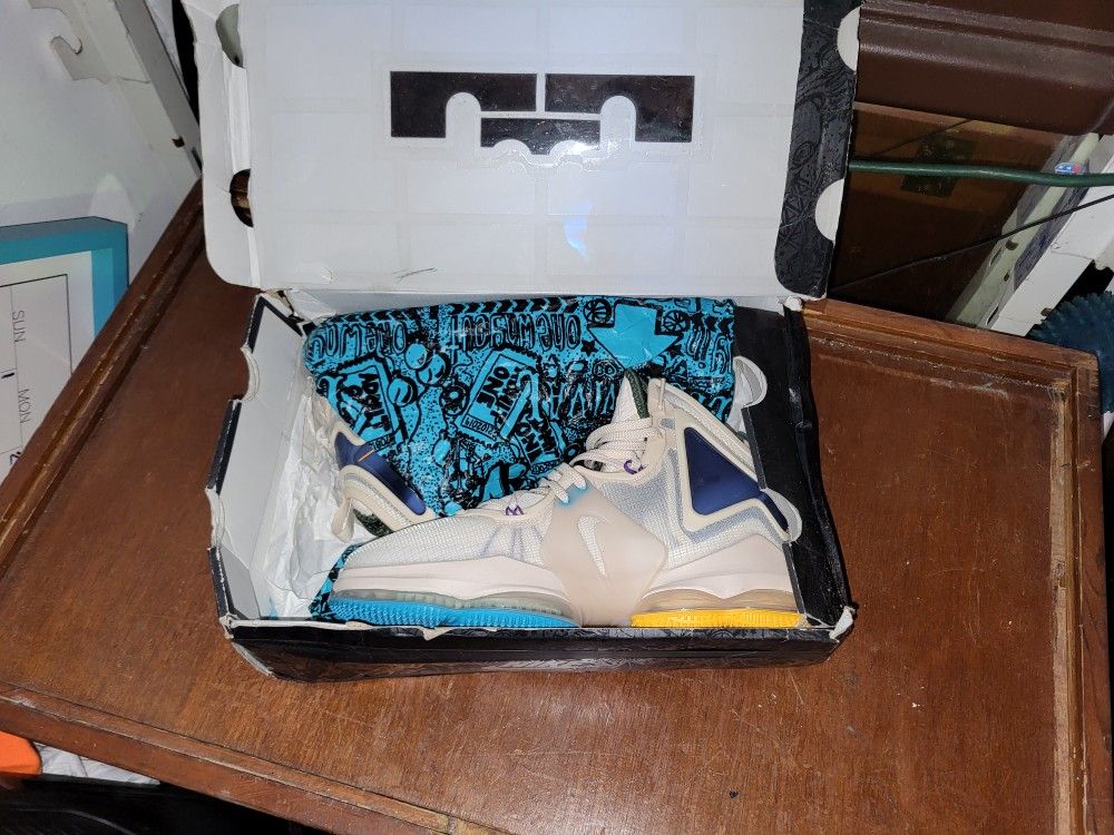 Nike LeBron 19 Cream University Blue Size 10.5