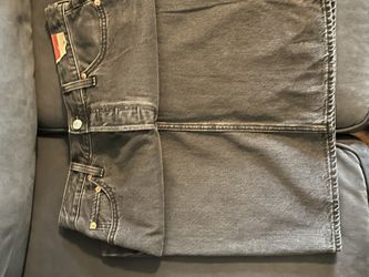 Women’s Levi’s skirt