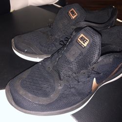 Women Size 8 Nike Shoes 