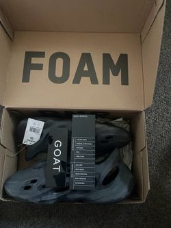 Black Yeezy foam runners