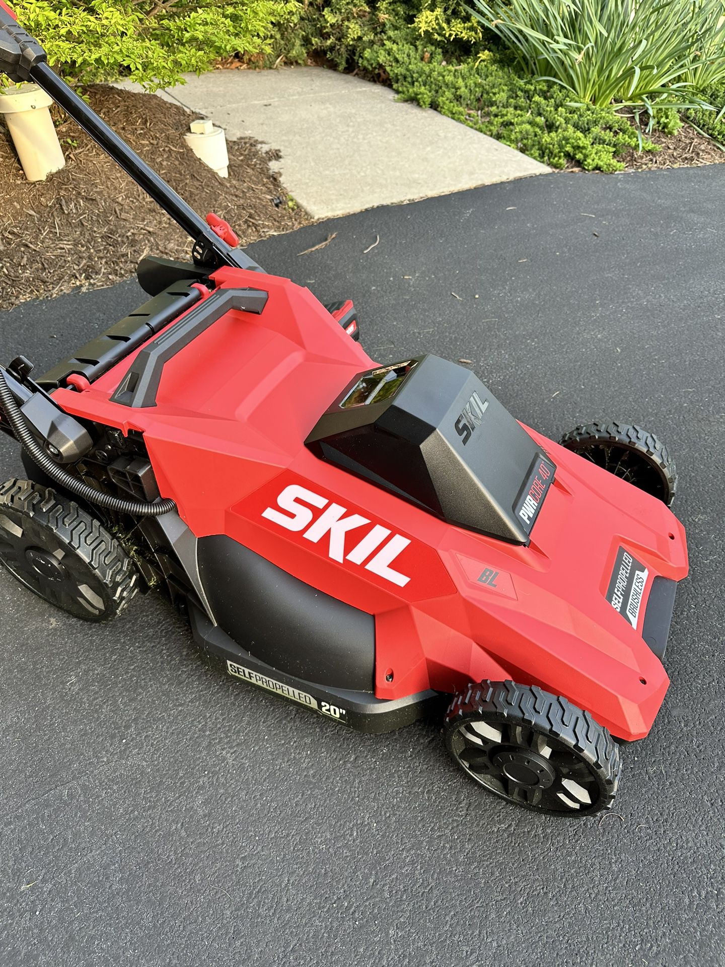 Skil Electric Lawn mower W/ Battery And Charger