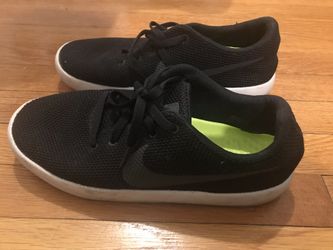 Nike Kicks Size 9.5