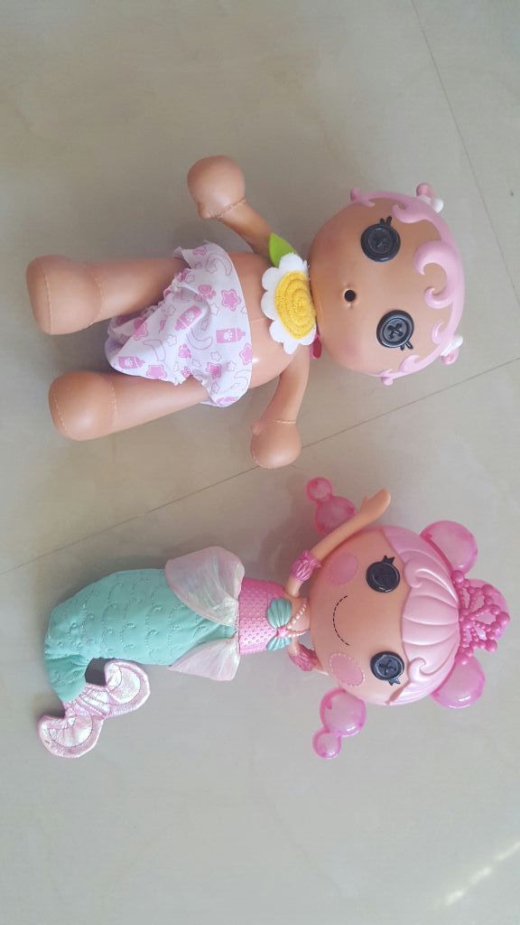 Lalaloopsy dolls one throws bubbles
