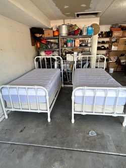 Twin beds (Mattress and bed frame)