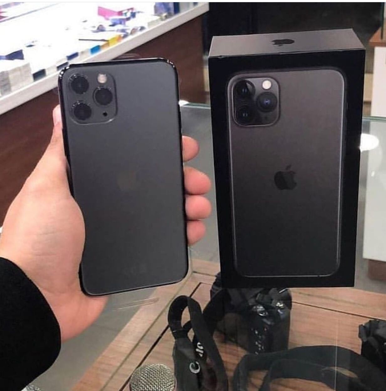 iPhone 11 Pro Max 128 (3days) for Sale in Atlanta, GA - OfferUp