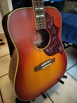 Epiphone Hummingbird Inspired by Gibson + Case