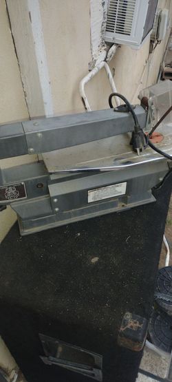 I have this scroll saw untested $60 or best offer you come and try out it looks like it works though I live downtown Lake Elsinore 92530 Loveland cash