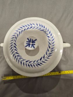 Like new! Vintage Amnion Hand Painted Heritage Pottery Casserole With Lid big size ( reseda ca)