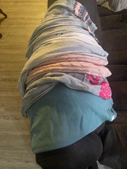 FREE WOMEN’S SWEATERS