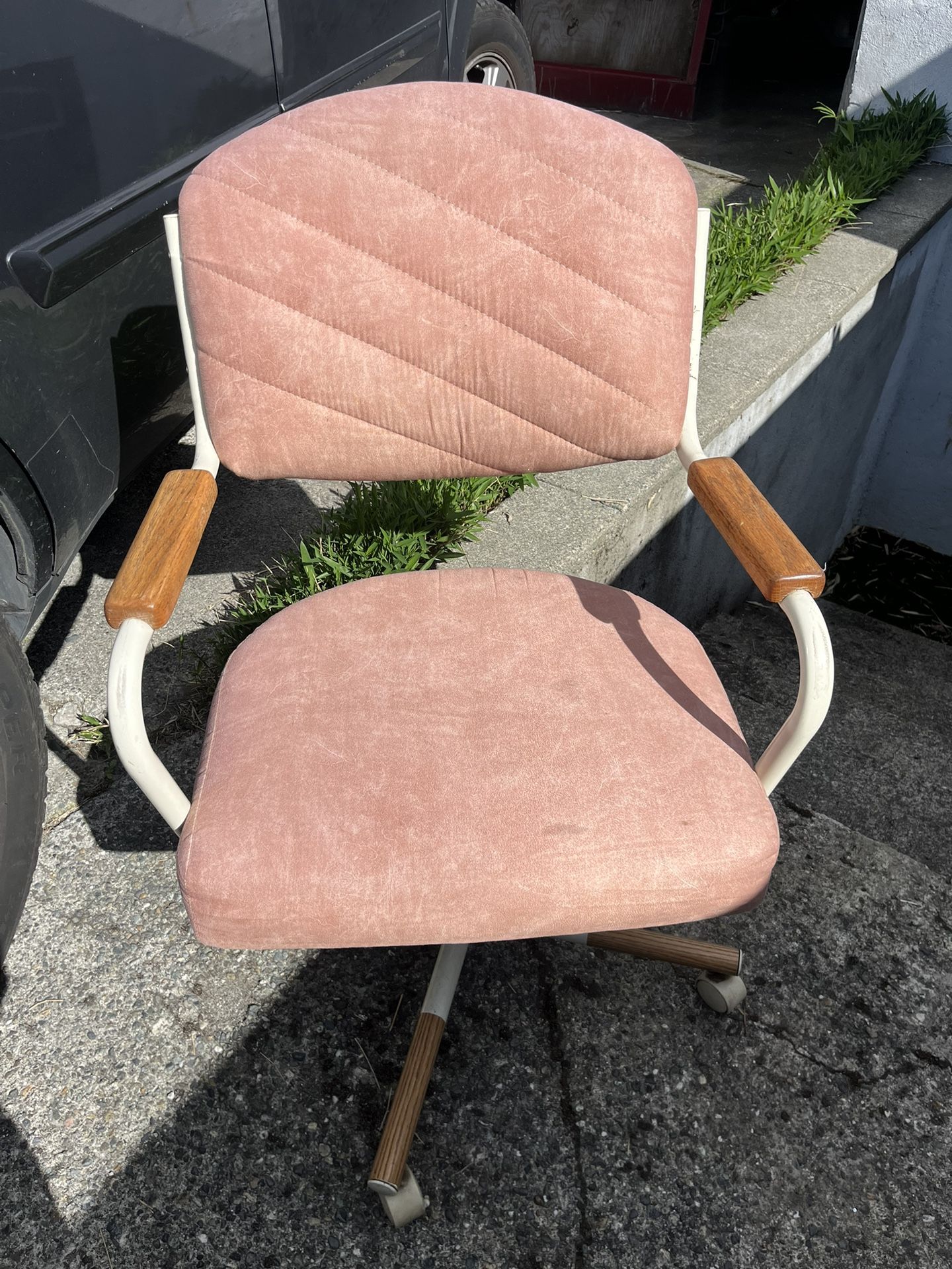 Sweet 80’s Swivel / Rolling Chair
