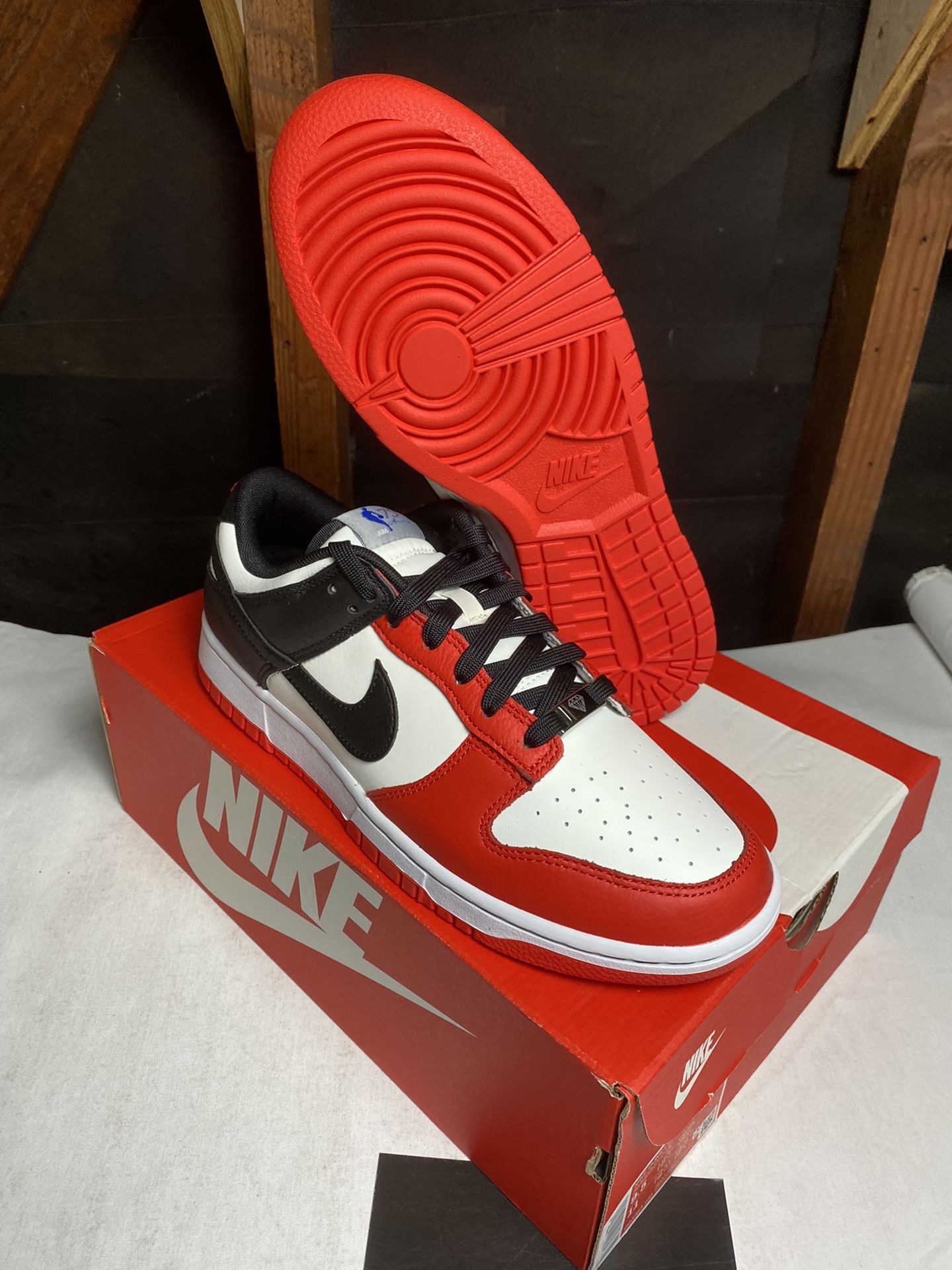NEW Nike Dunk Low EMB NBA 75th Anniversary Chicago DD3363-100 