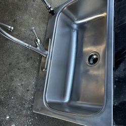Kholer Sink And Faucet 
