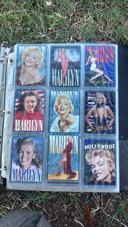 Marilyn Monroe cards hundred of cards in the gold series