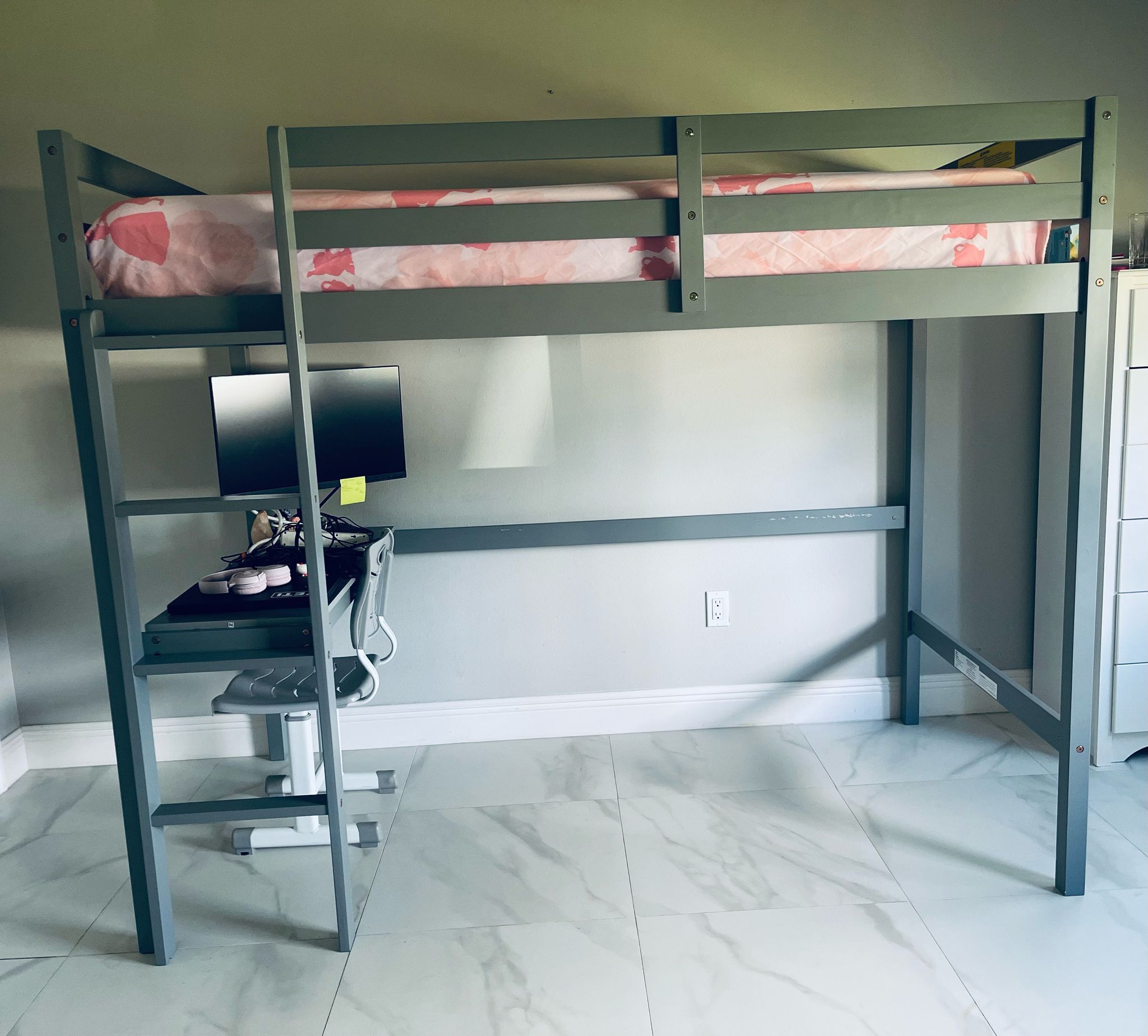 2 Twin Bunk Beds (less Than 6 Months Used)