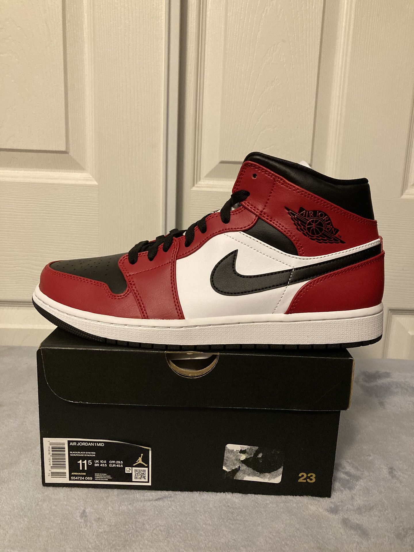 Jordan 1 Mid Chicago Toe Size 11.5 Deadstock 