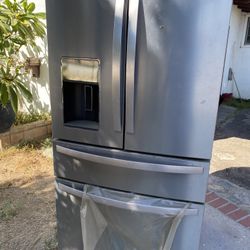 Refrigerator Whirlpool Fridge Home Appliance Refrigerator Whirlpool Refrigerator NOT WORKING MAKE AN OFFER!