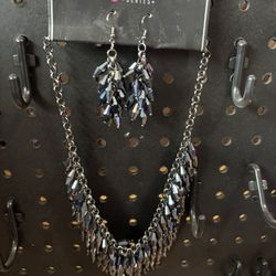 Paparazzi Necklace With Earrings 