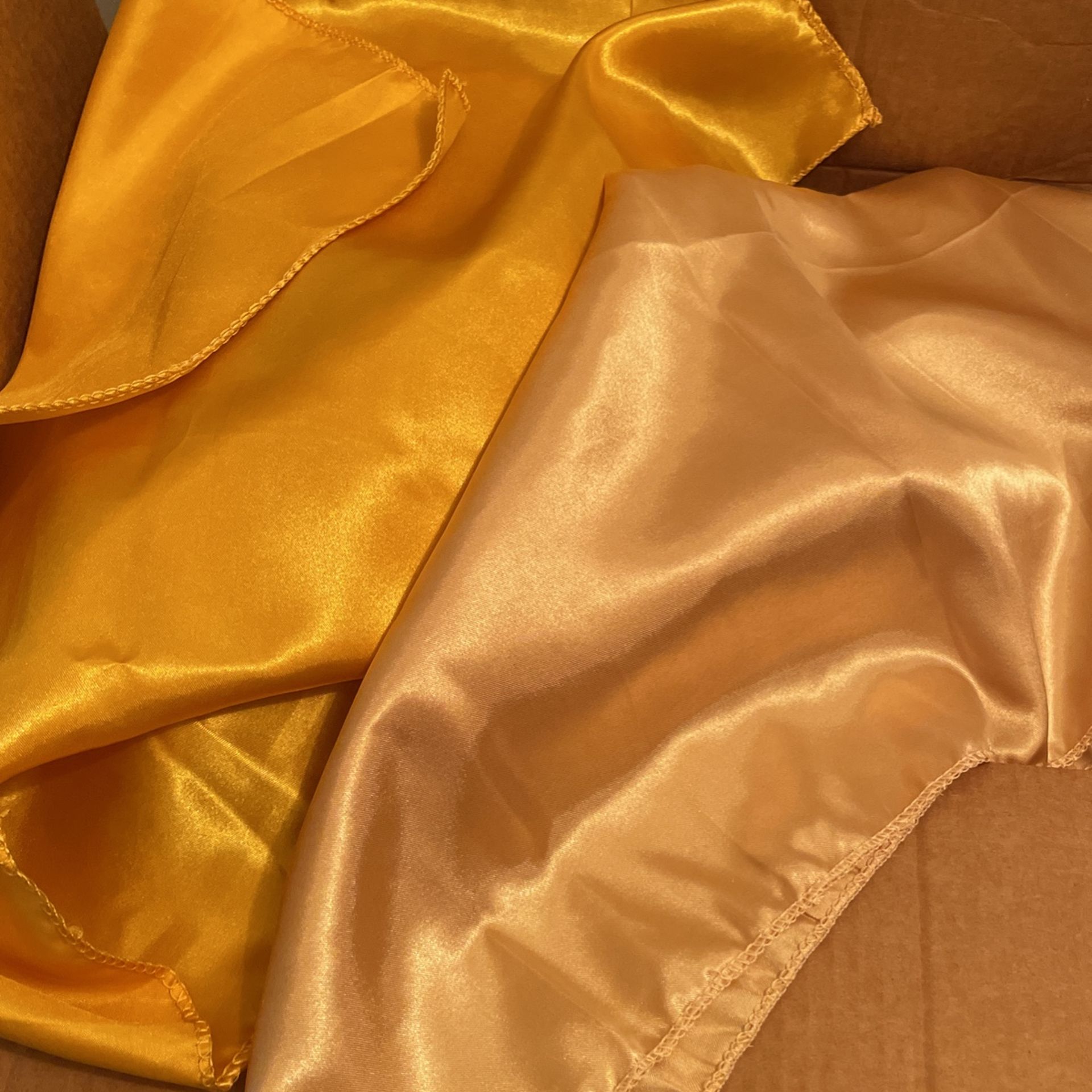 Servilletas De Tela Satin Oro Y Champán