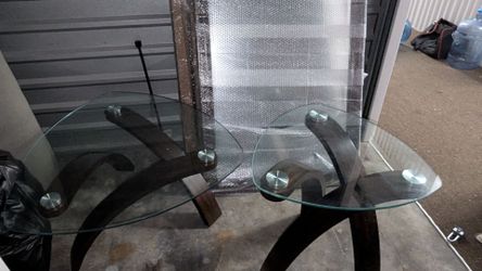 Center and side glass table