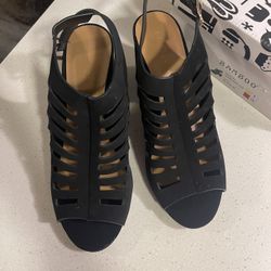 BLACK HEELS WOMENS  SHOES SIZE 9