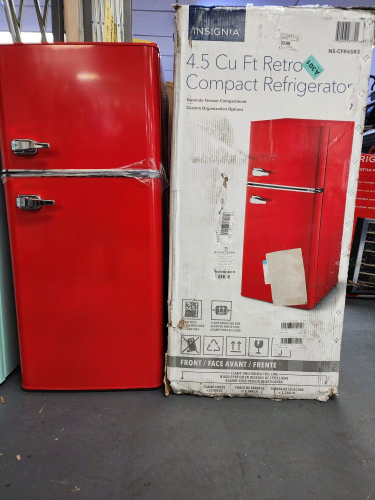 Lease-to-Own Insignia™ - 4.5 Cu. Ft. Retro Mini Fridge with Top Freezer -  Red 
