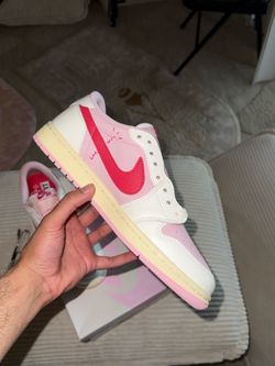 Travis Scott Jordan 1 low Tropical Pink Men’s US SIZE 9