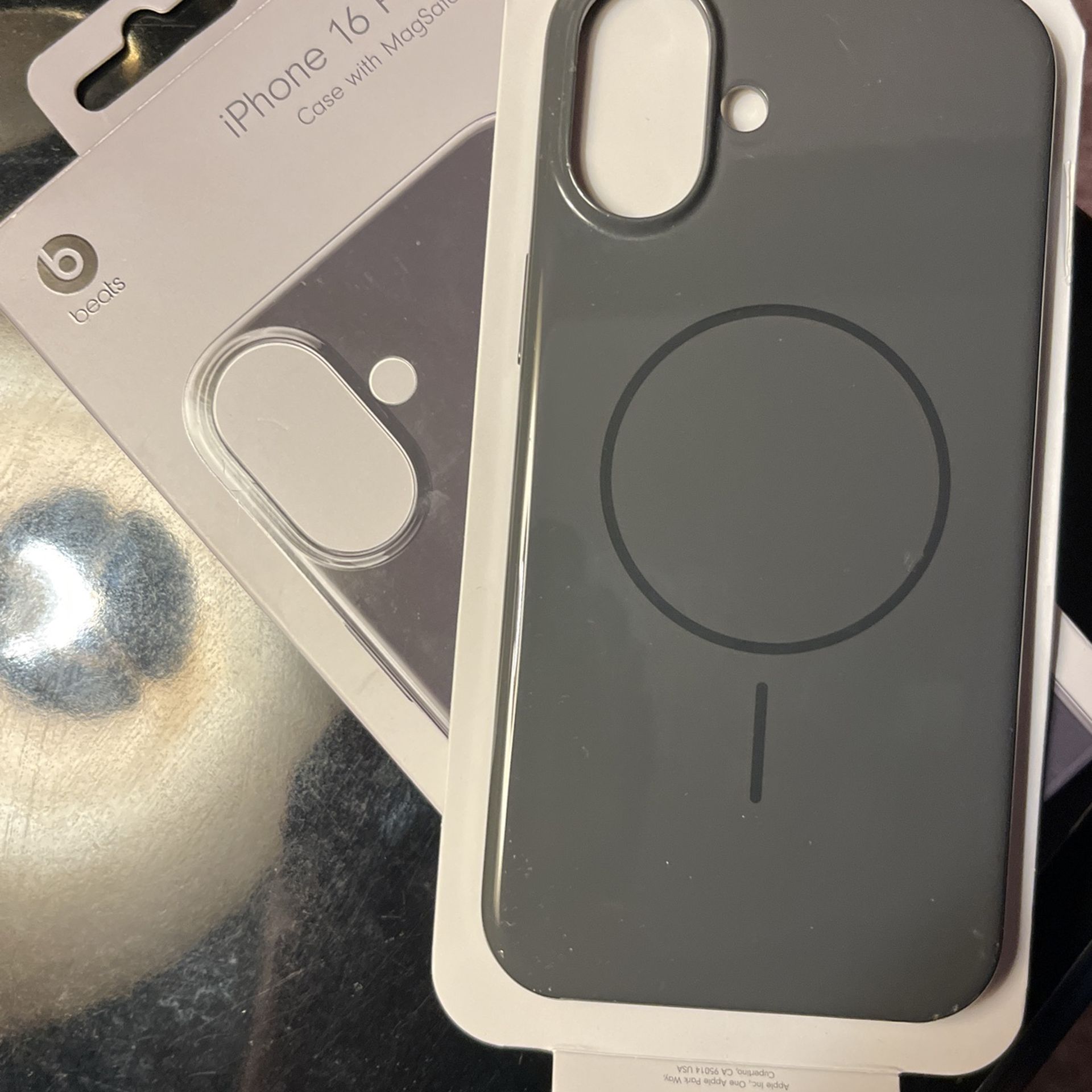 iPhone 16+ Beats Case Black Charcoal