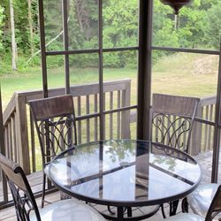 Hole Dinning Set With Five Chairs 