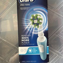 Oral -B PRO 1000 Rechargeable Toothbrush 