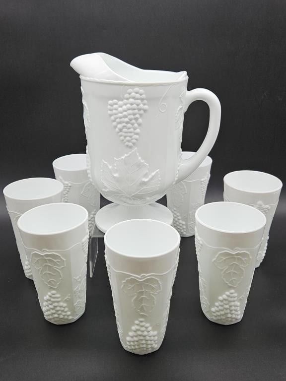 (8 pcs) Vintage Indiana Glass Harvest Grape Milk Pitcher Set