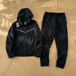 Nike Tech Fleece Pants – Brand New – Size M – Black