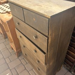 Dresser 